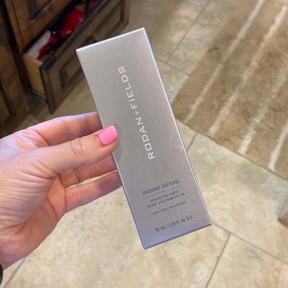 Rodan and Fields Radiant Defense Liquid - Picture 1 of 3